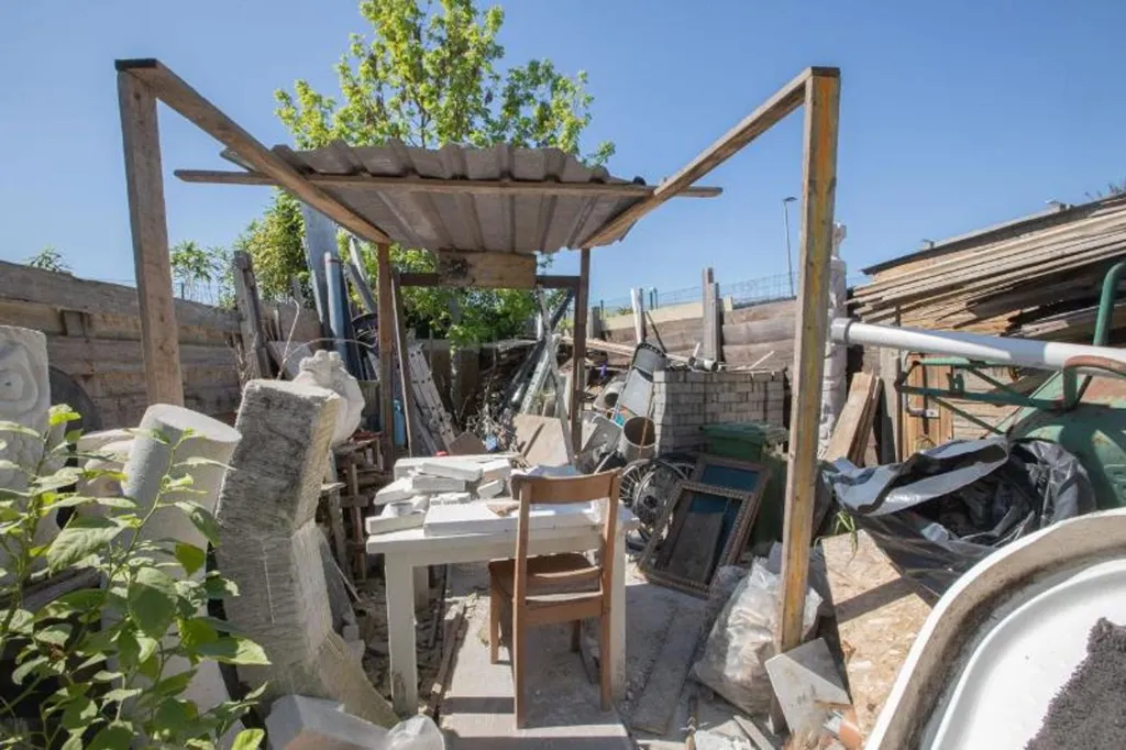 Aed - Renovatable House with Garden in Melle