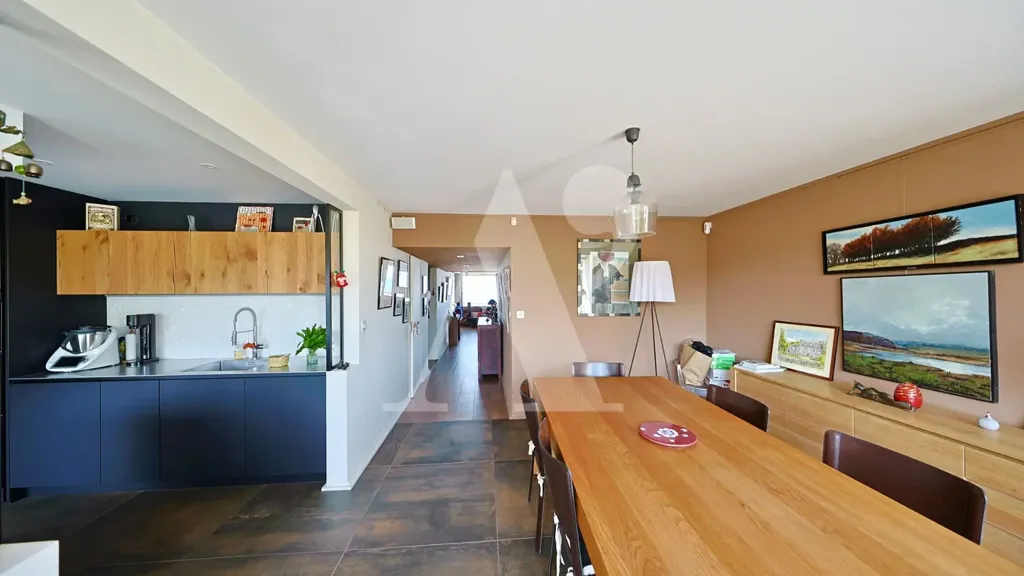 Salle à manger - Appartement Contemporain avec Vue Océan à Biarritz