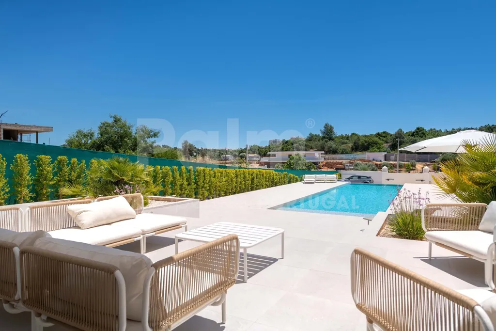 Bassein - Luxury Villa with Heated Pool in Central Alvor