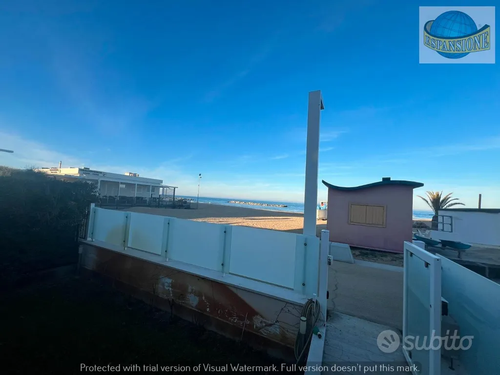 Terrass - Seafront Semi-Detached Villa in Francavilla al Mare