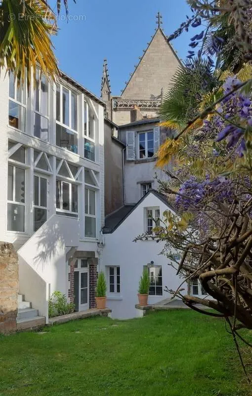 Aed - Characterful Investment Property in Vannes Centre