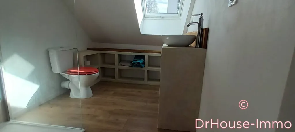 Salles de bain - Maison Rénovée avec Jardin à Tours