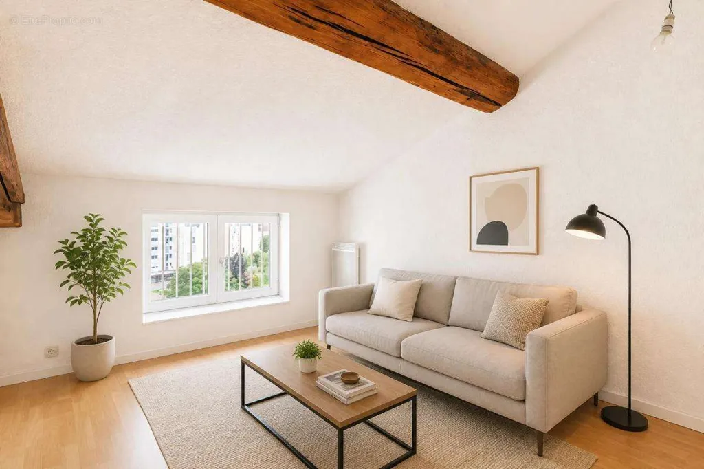 Soggiorno - Bright 4-Bed Apartment, Last Floor, Vienne