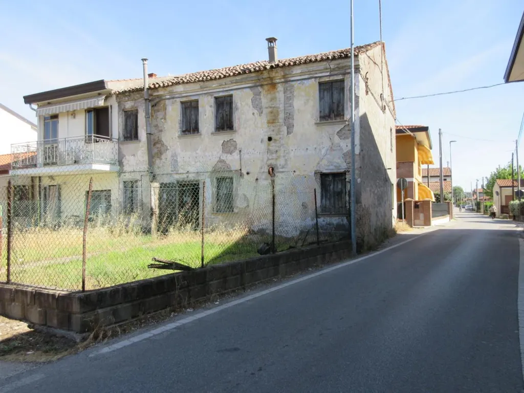 Extérieur - Two-Unit Villa for Renovation in Porto Viro