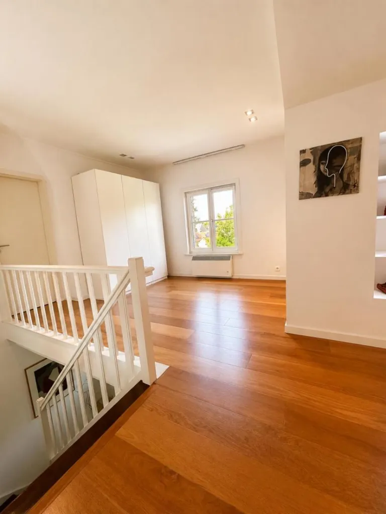 Soggiorno - Charming Villa with French Facade in Prestigious Area