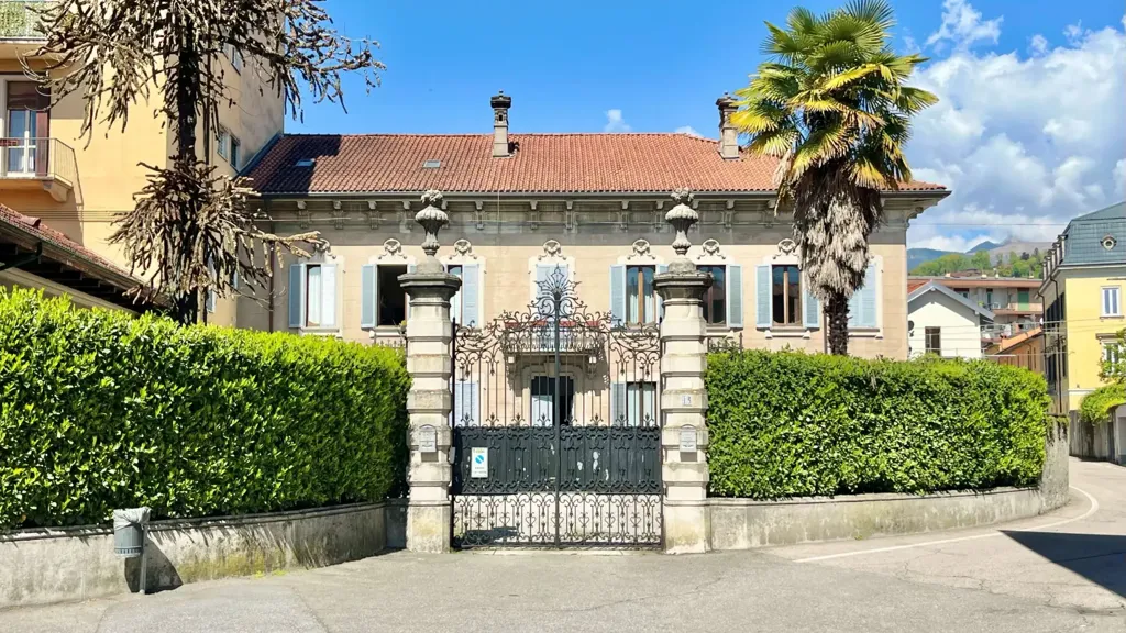 Exterior - Historic Villa with Private Garden in Intra
