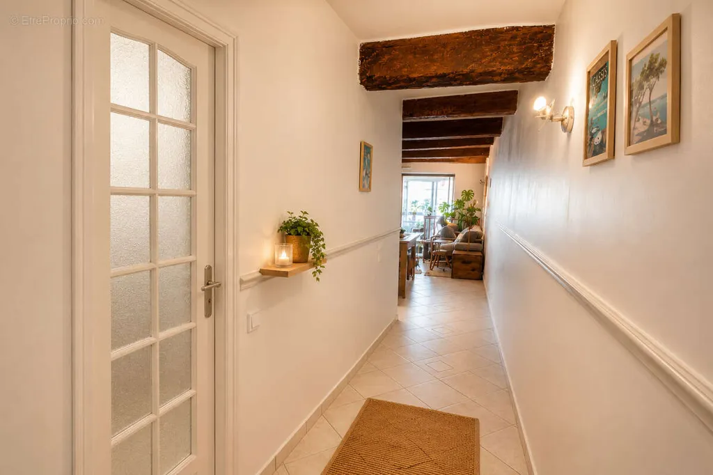 Entrée - Appartement de Village avec Balcon à Ollioules