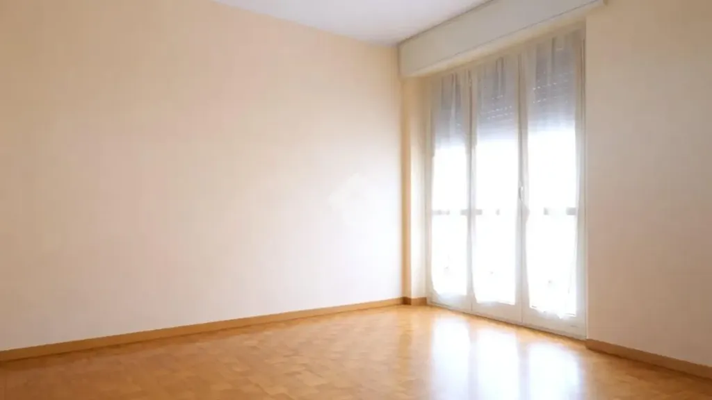 Rooms - Central 4-Bed Apartment with Balcony in Cossato