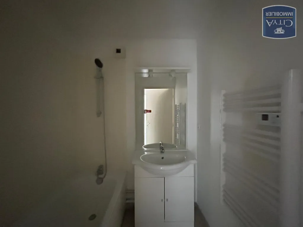 Vannitoad - Quiet Apartment with Balcony in Folschviller