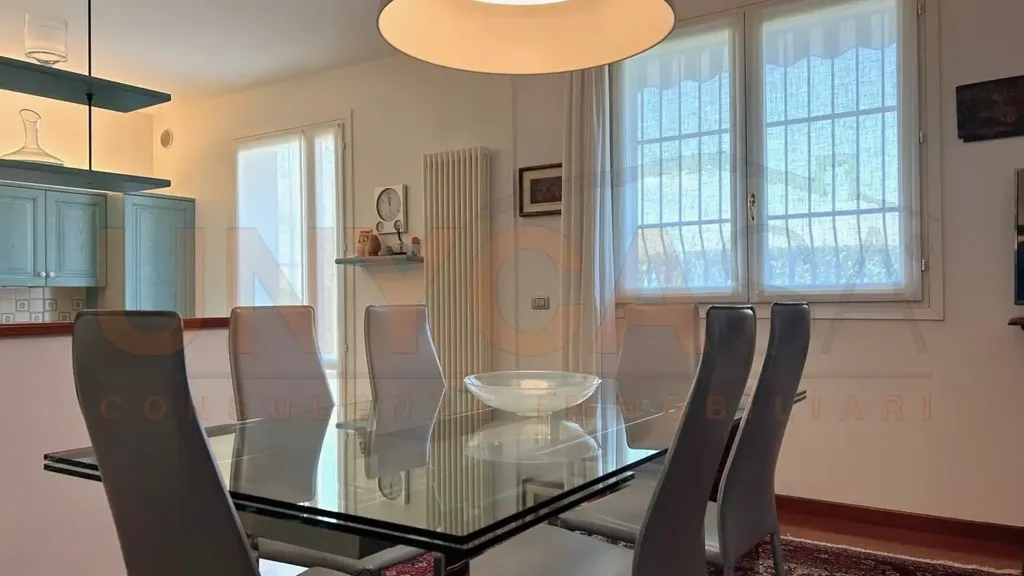 Dining Room - Villa with Private Park in Padova
