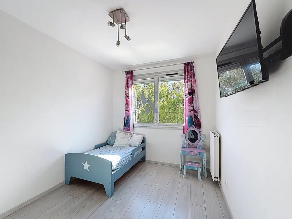 Bedrooms - Modern Flat with Balcony in Décines-Charpieu