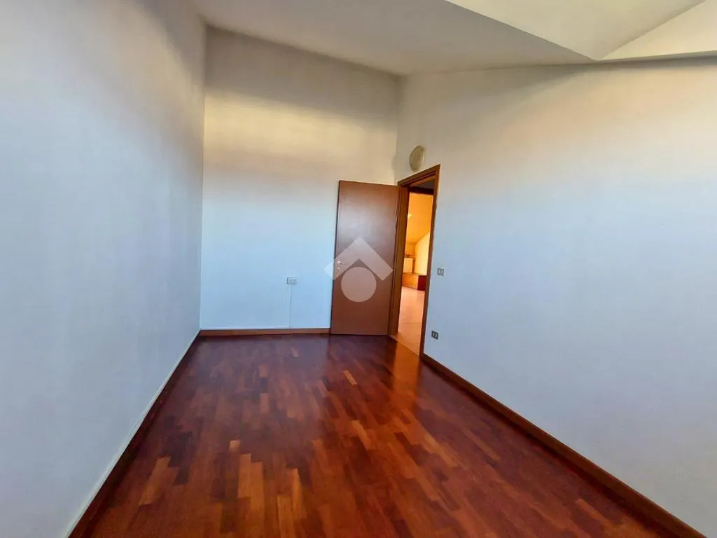 Toad - Top-Floor Flat with Balconies in Vittuone