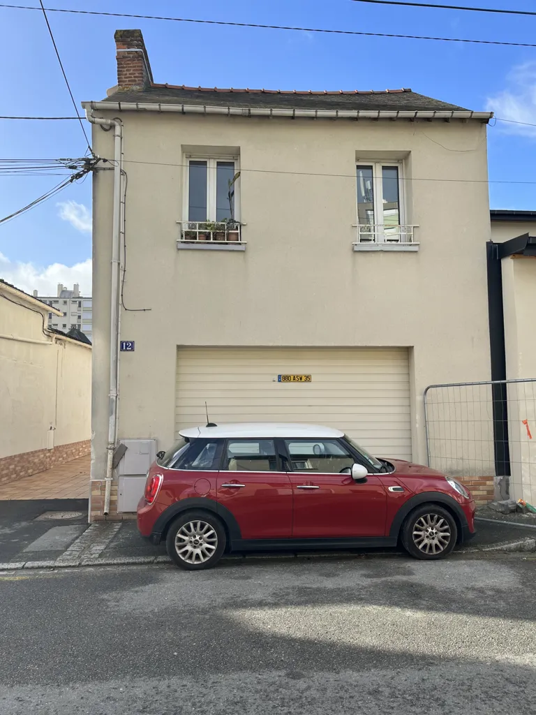 Extérieur - Maison avec 2 Studios et Garage à Rennes