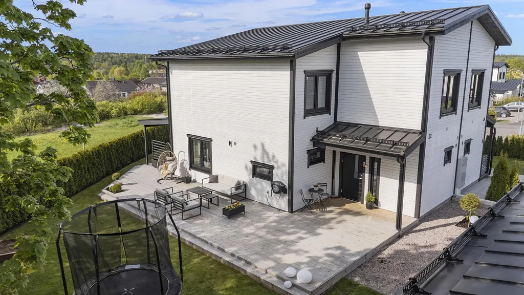 Aerial - Modern Bostadsrätt with Corner Location in Arboga