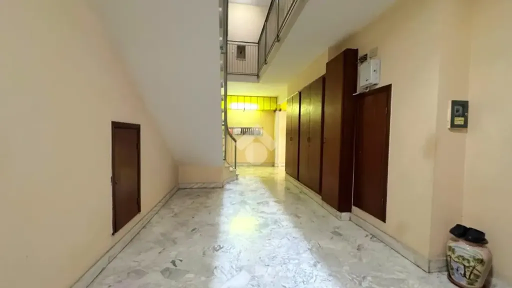 Esik - Fourth Bedroom Flat with Balcony in Bolzaneto