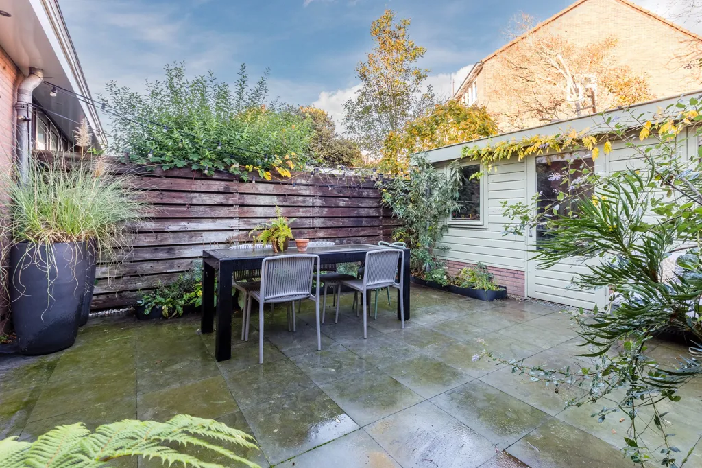 Aed - 1930s Semi-detached House with Garden in Haarlem
