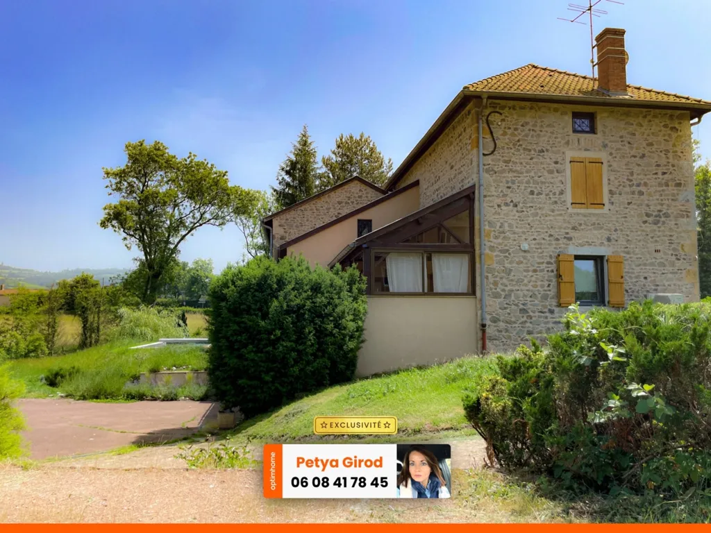 Extérieur - Maison en Pierre avec Piscine près de Cluny