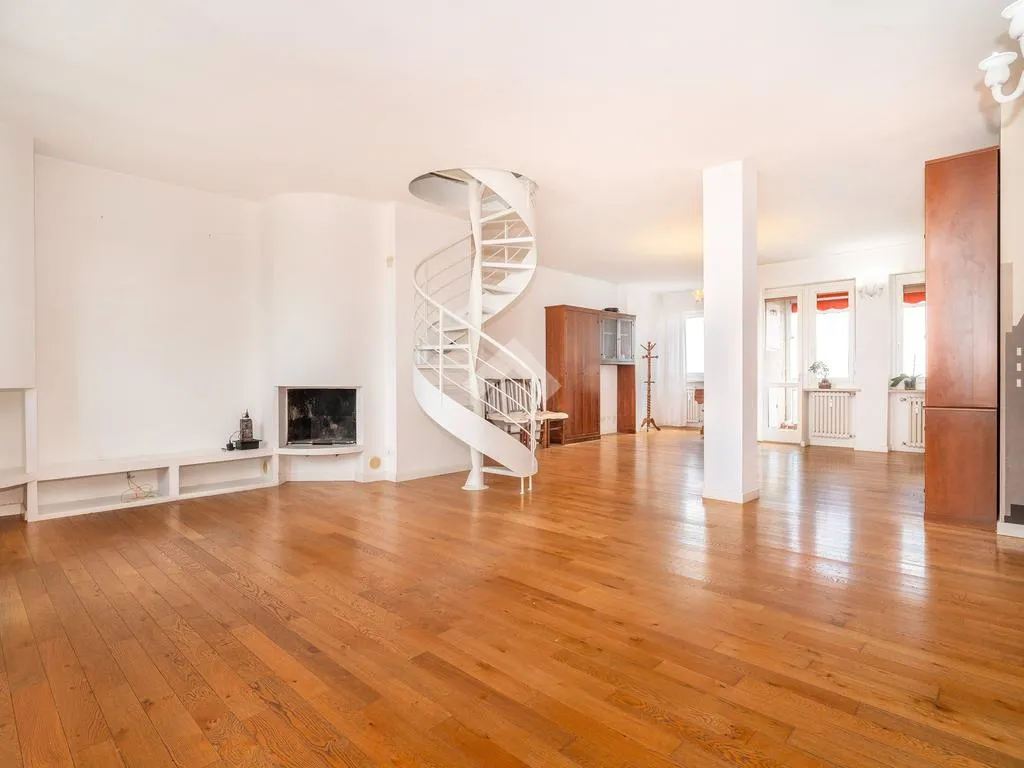 Elutuba - Panoramic Penthouse with Terrace in Turin