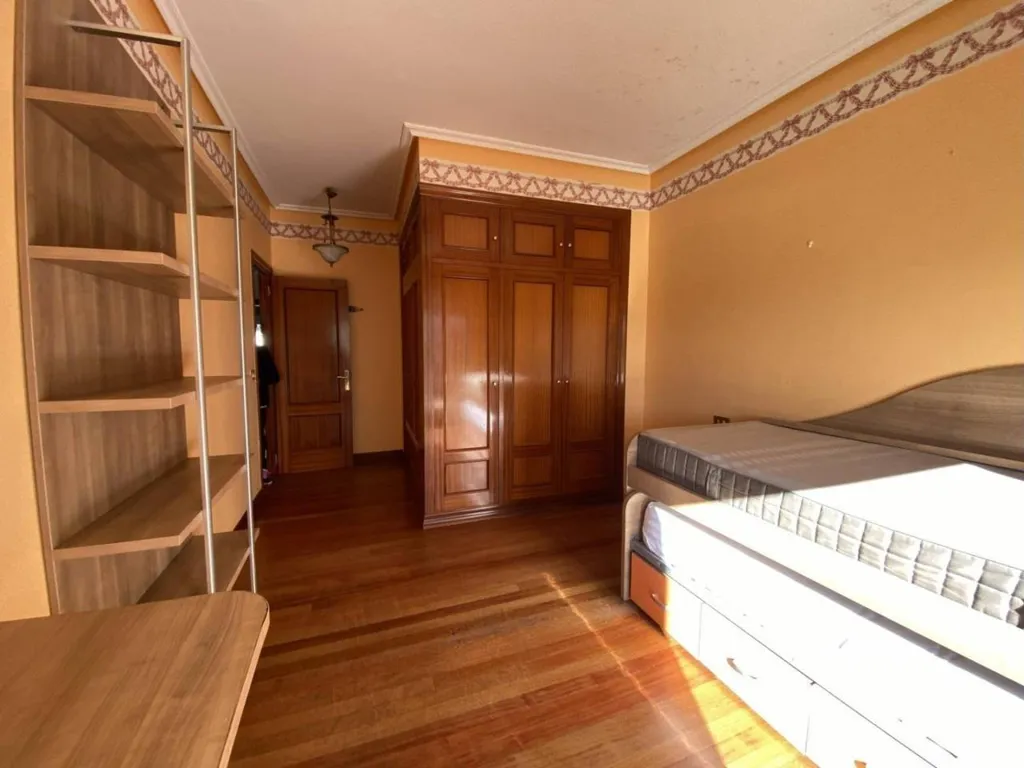 Magamistoad - Semi-detached House with Pool in Loiu