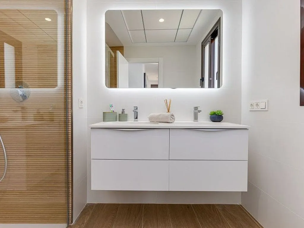 Bathrooms - Chalet with Pool and Terrace in Finestrat