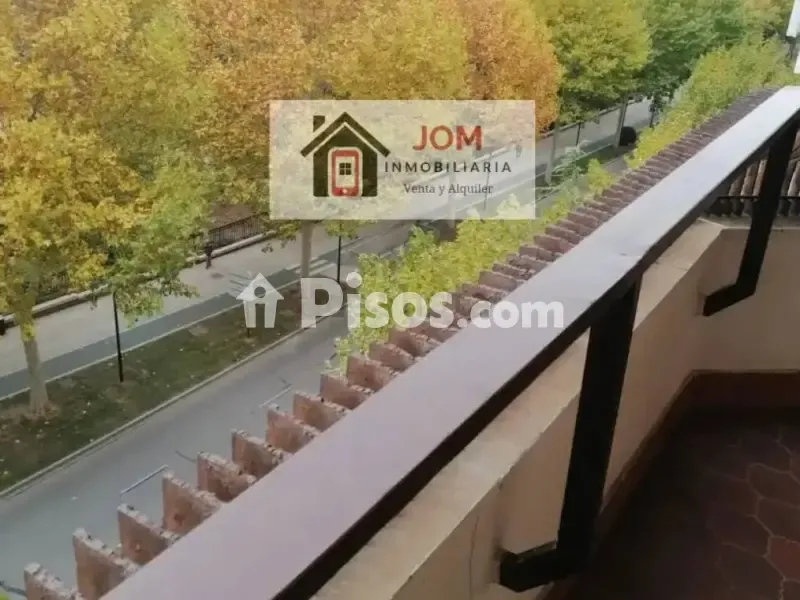 Balcone - Six-Bedroom Flat with Park View in Albacete Centre