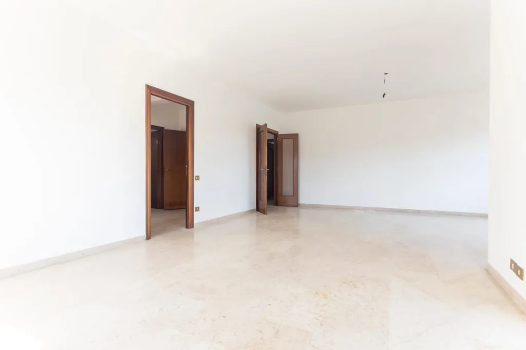Pièces - Four-Bedroom Apartment with Terrace in Rome