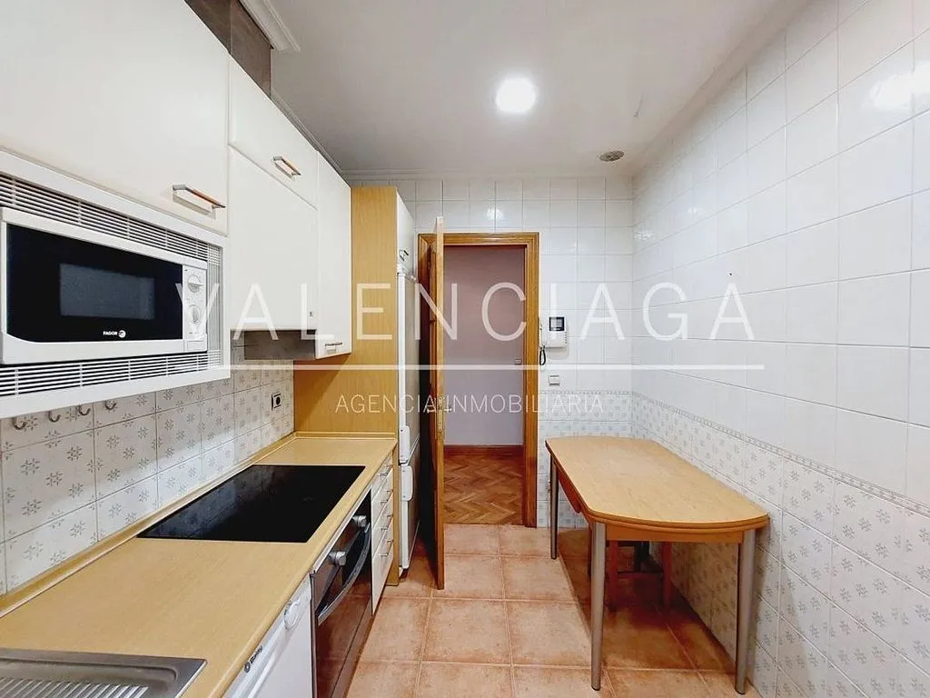 Cuisine - Modern Apartment with Terrace in City Centre