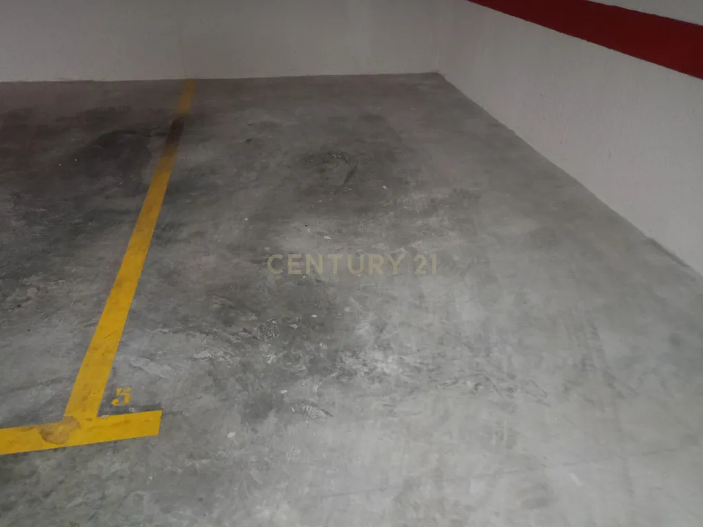 Garaaž - Garage Space with Elevator Access in Manises
