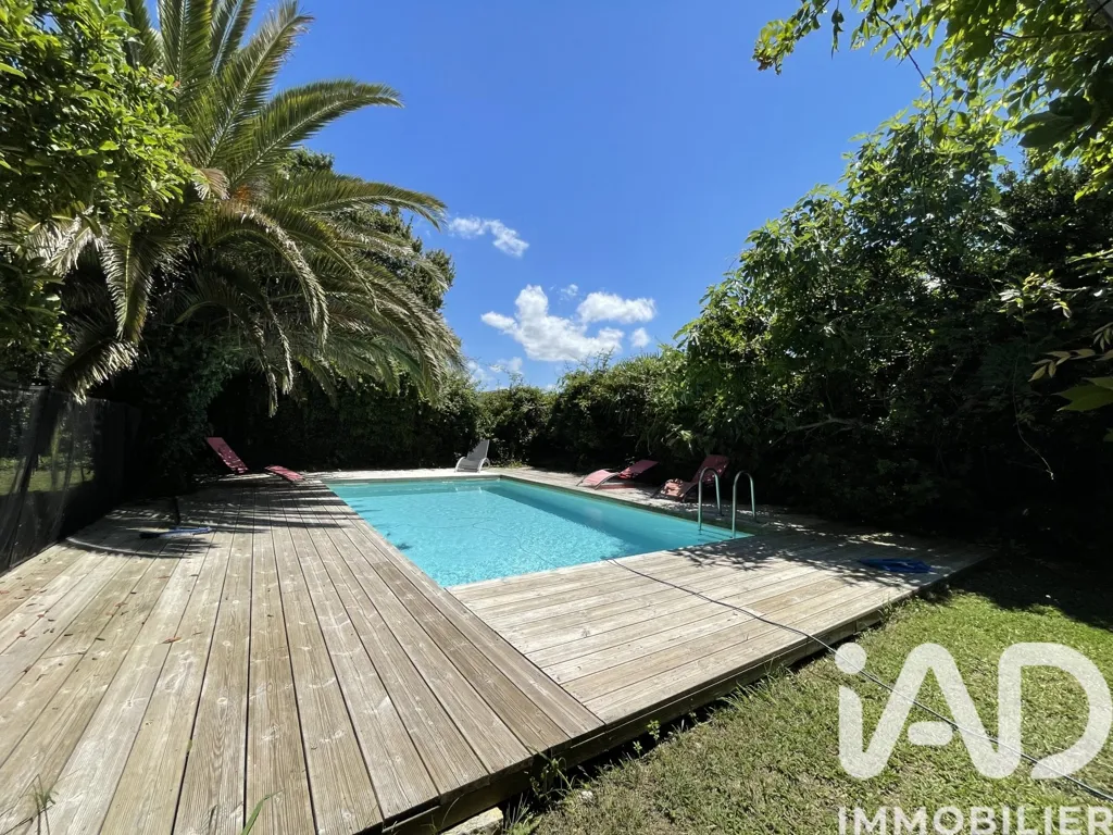 Piscina - Spacious House with Pool in Saubrigues