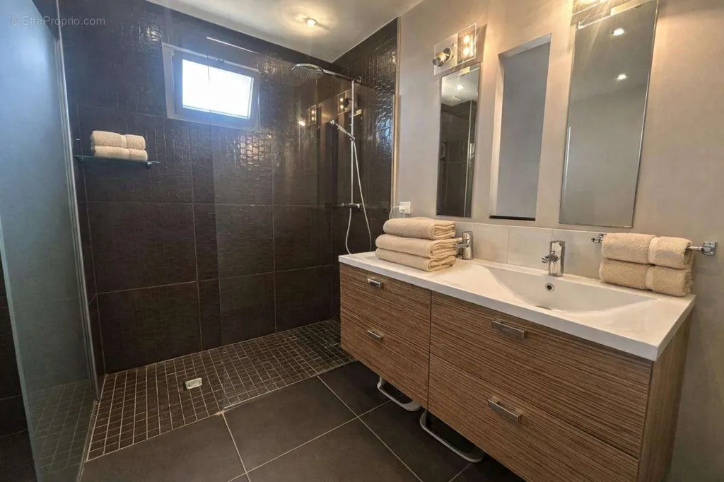 Bagni - Traversant Flat with Balconies in Roanne