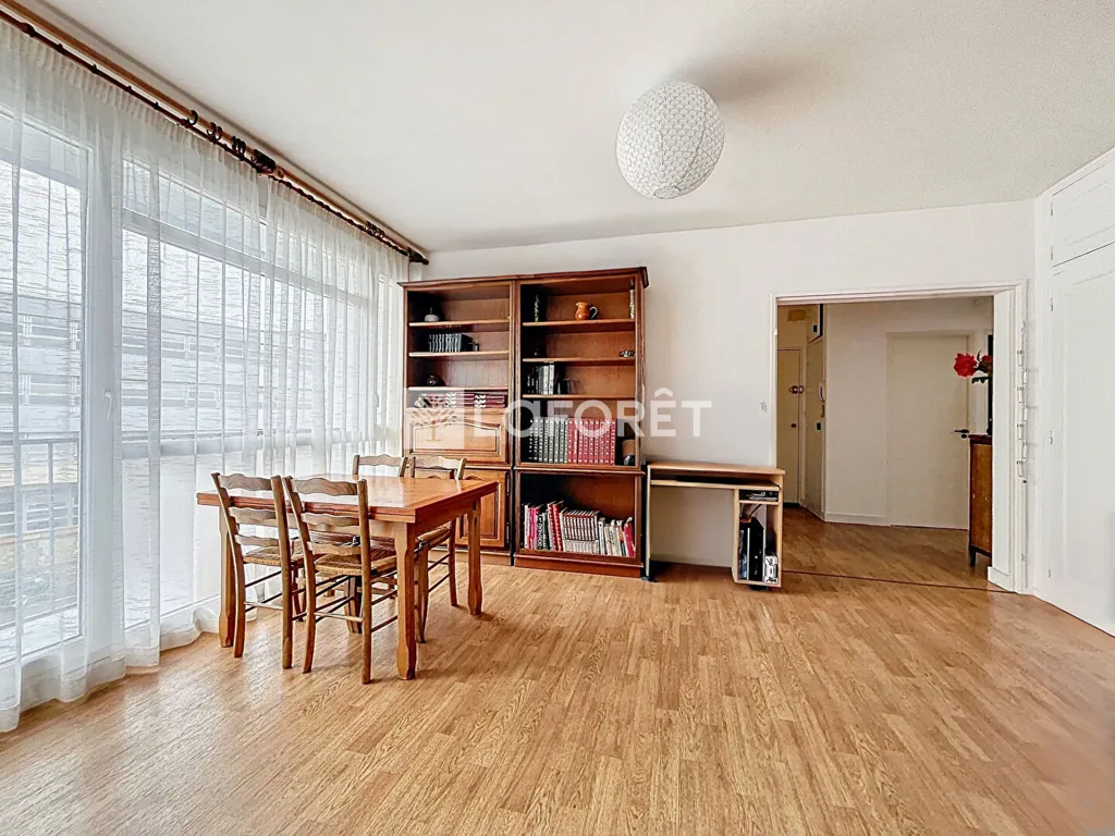 Elutuba - Apartment with Balcony in Mont-Saint-Aignan
