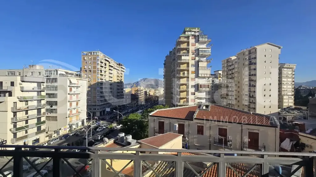 Balcon - Brightly Lit Two-Bedroom Flat in Palermo