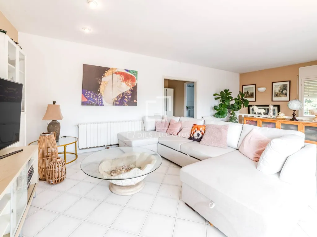 Elutuba - Six-Bedroom House with Pool in Levantina