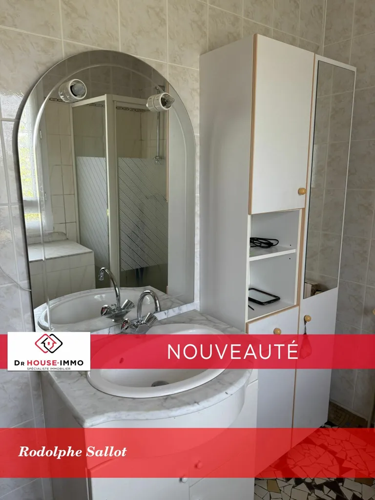 Salles de bain - Maison de Charme à Rénover avec Jardin à Oulches