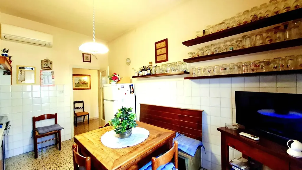 Salle à manger - Five-Bedroom Apartment with Terrace in Lastra a Signa