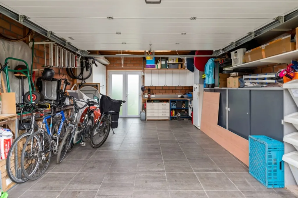 Garage - Appartement Rénové avec Garage et Jardin à Schelle
