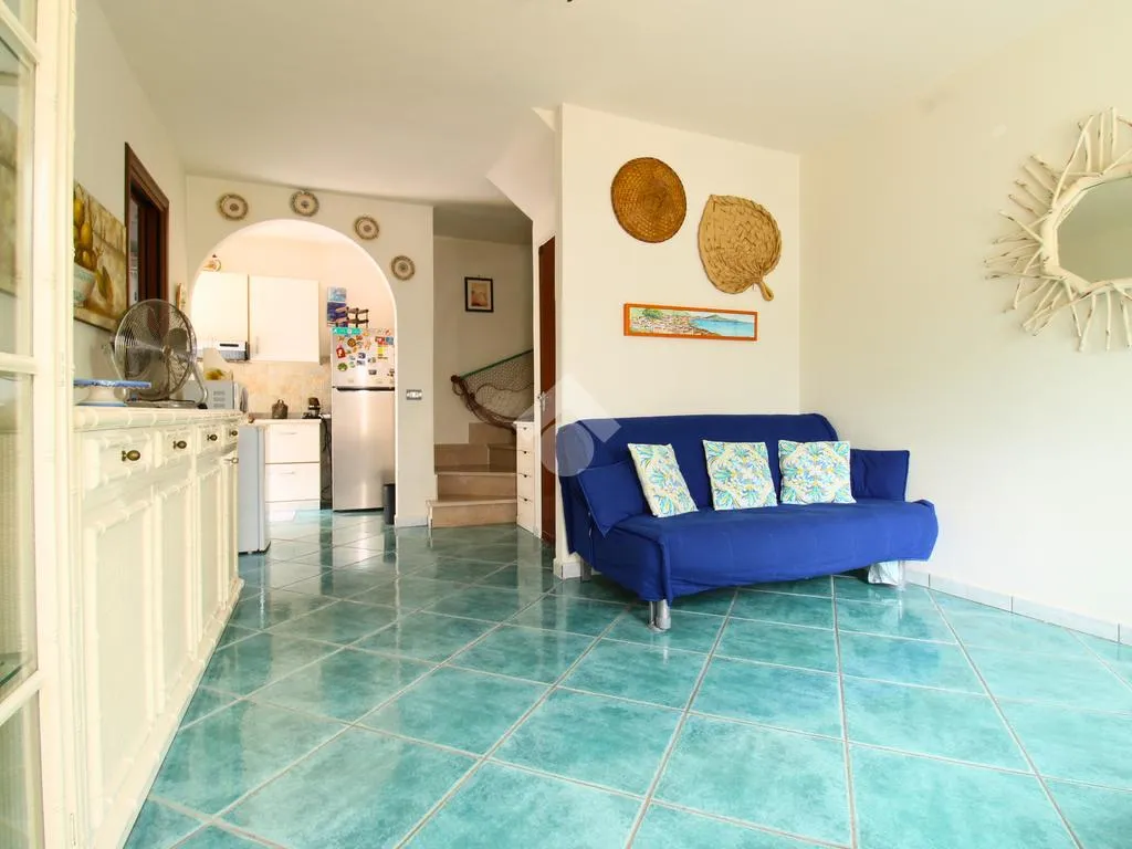 Séjour - Duplex with Private Garden in Villammare