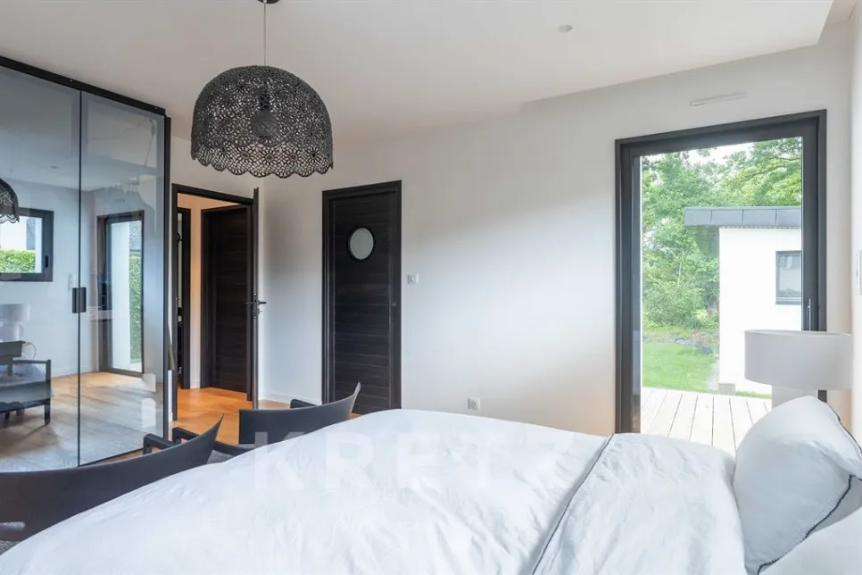 Magamistoad - Contemporary House with Pool near Golf Course
