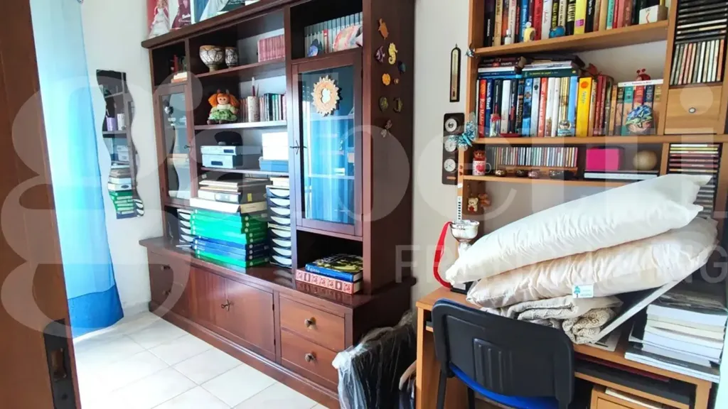 Bureau - Trilocale with Private Access in Catanzaro
