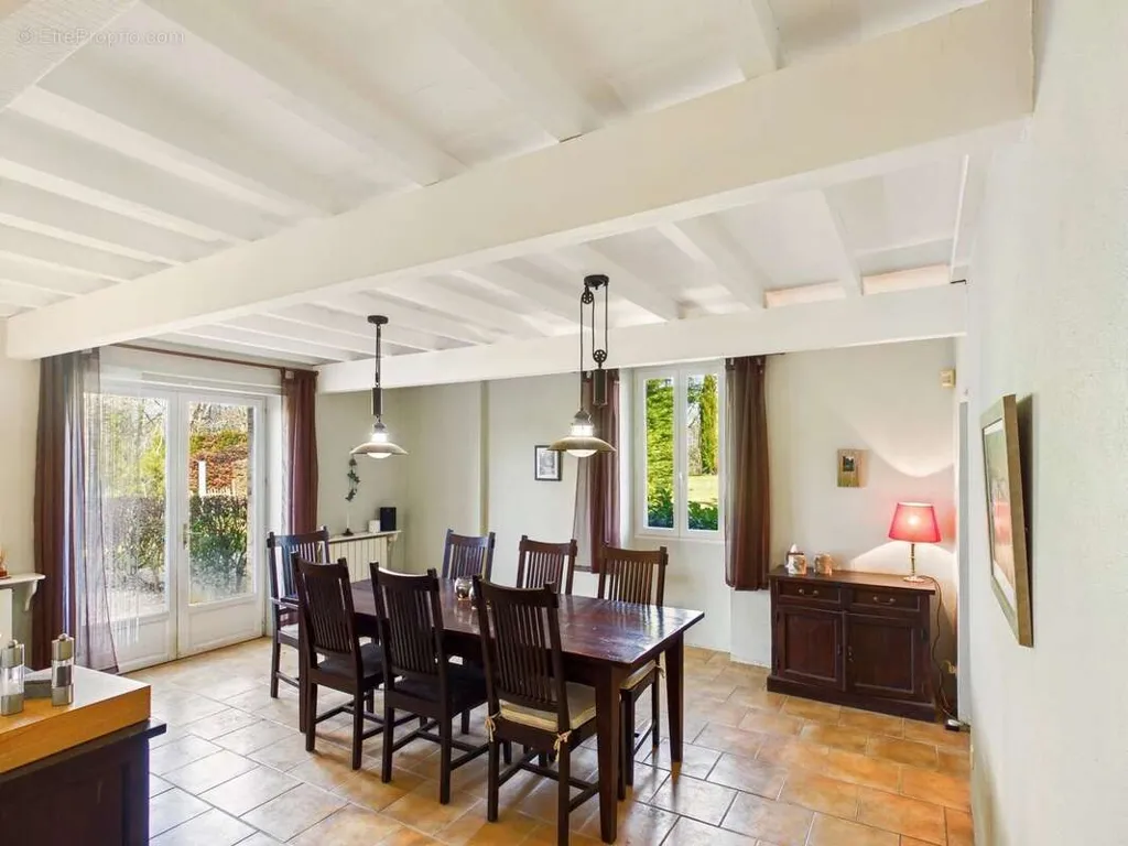 Salle à manger - Maison de Vigneron avec Piscine et Vue Panoramique à Lisle-sur-Tarn