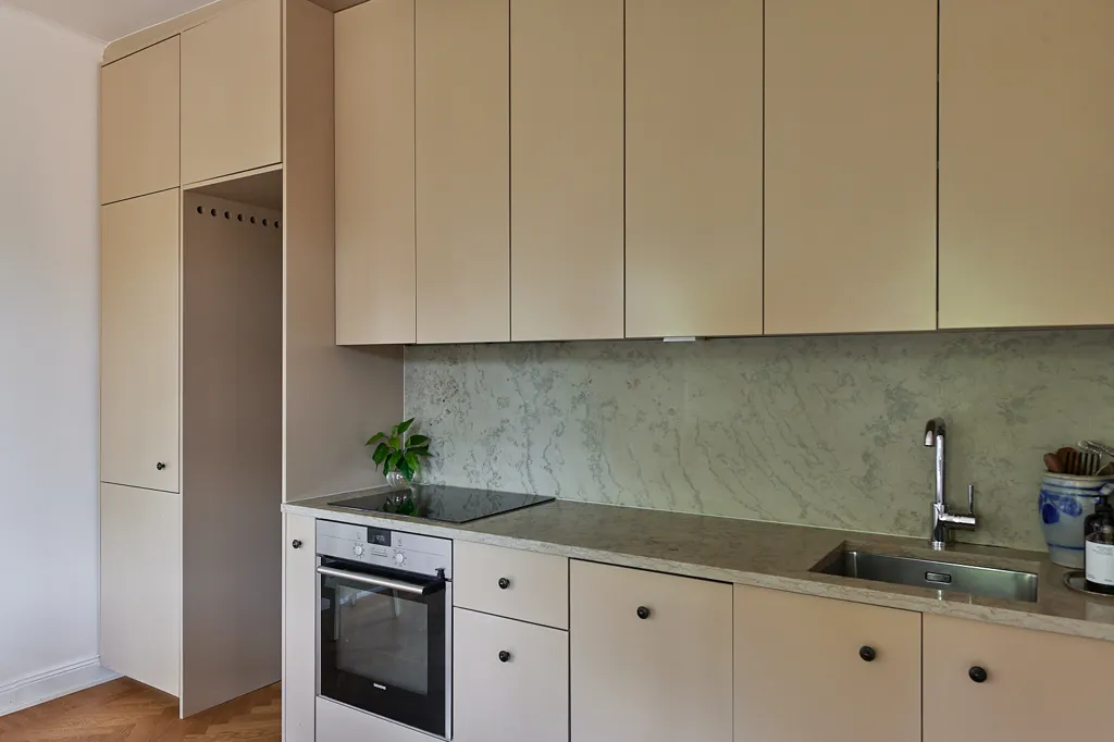 Cuisine - 3-Bedroom Apartment with Park View in Södermalm