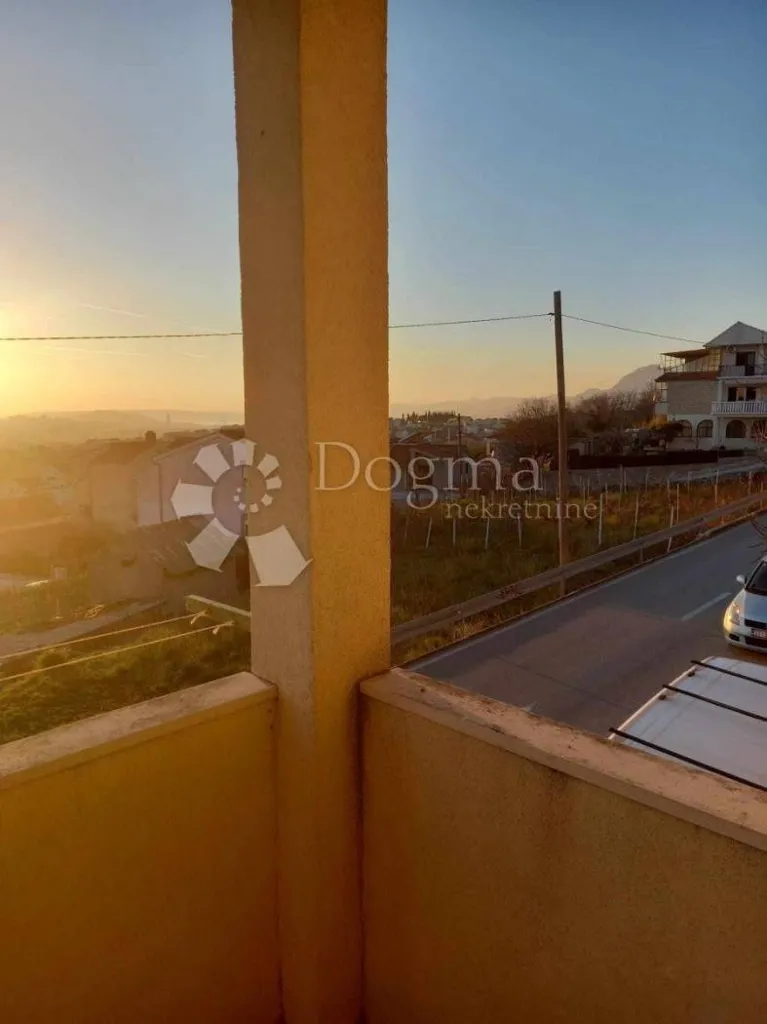 Rõdu - House with Sea View in Solin