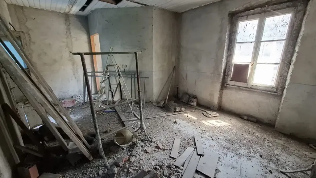 Pièces - Rustic Property for Renovation in Meda