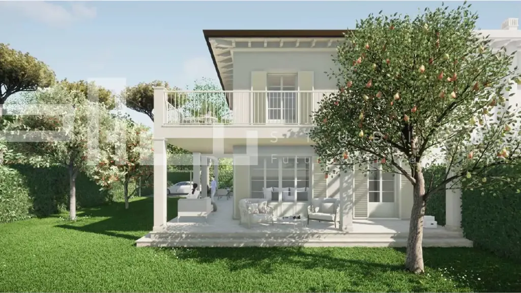 Duplex Villa with Garden in Forte Dei Marmi