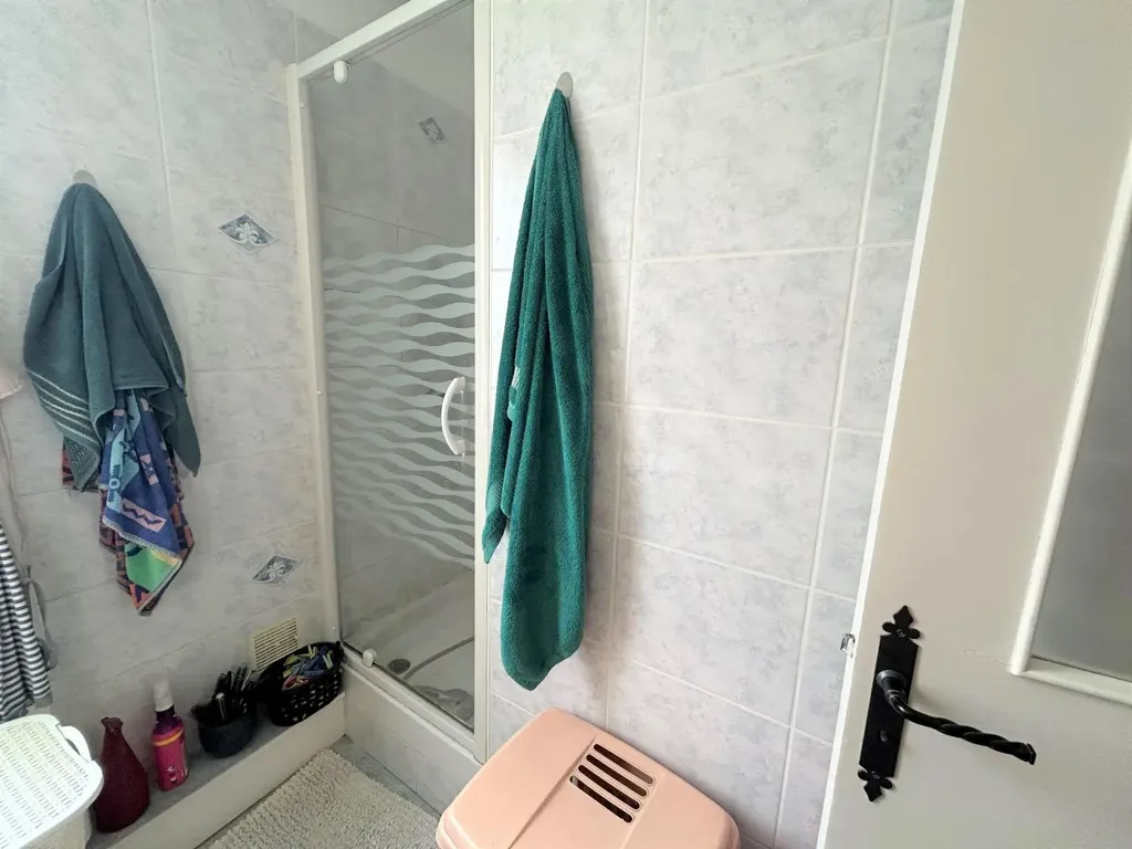 Vannitoad - Four-Bedroom Flat with Balcony in Saint-Quentin