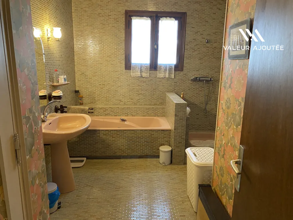 Salles de bain - Maison de Plain-Pied avec Balcons à Lunel