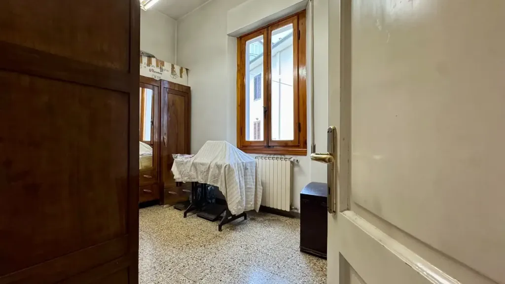 Bureau - Spacious Apartment with Private Garden in Empoli