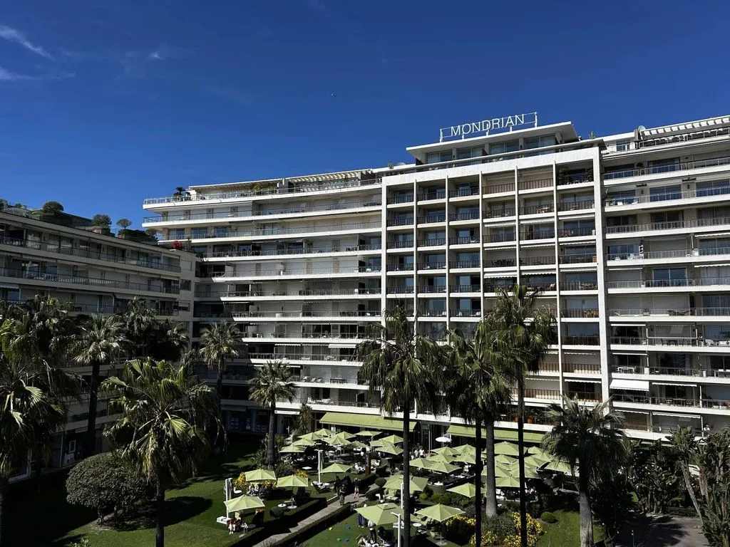 Välivaade - 2-Bedroom Apartment with Sea View in Cannes Croisette