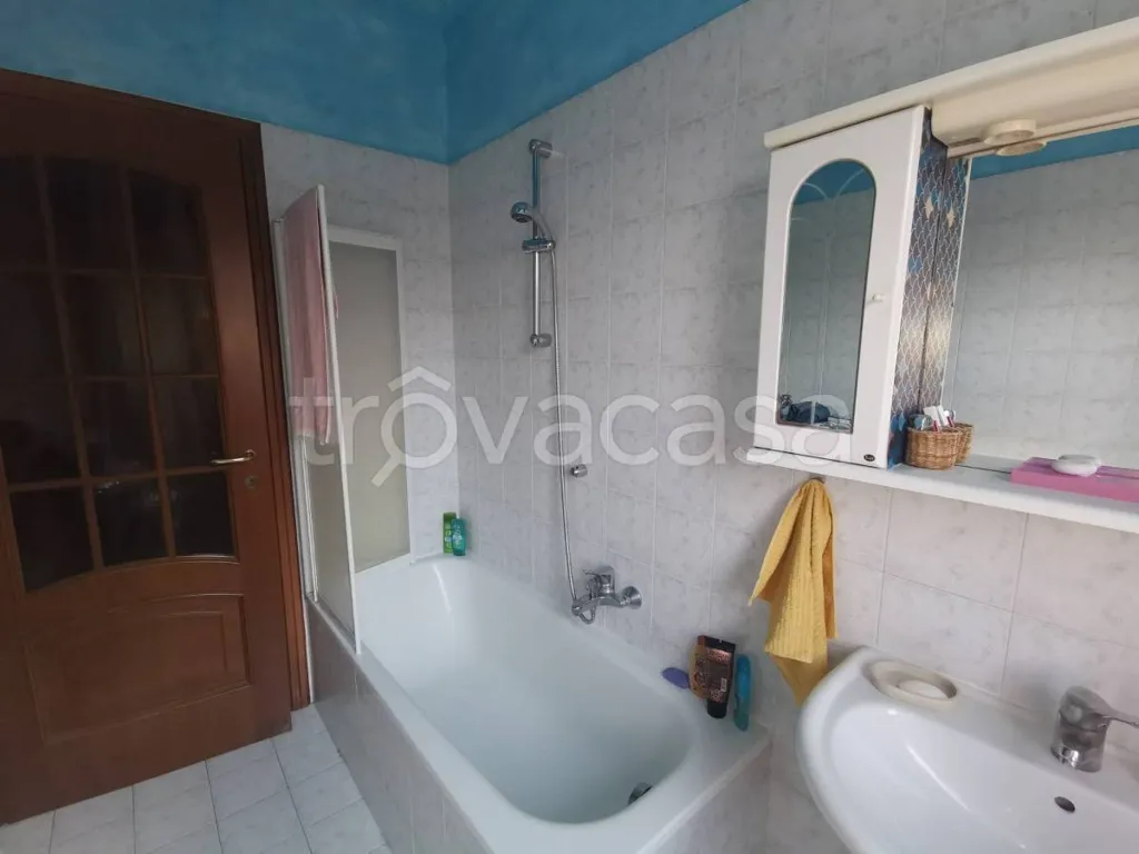 Salles de bain - Trilocale with Terrace in Brandizzo