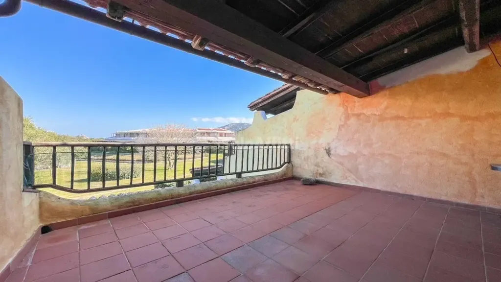 Terrasse - Trilocale with Terrace in Murta Maria